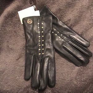 Michael Kors Accessories - ❄️NWT -Michael Kors Tech Leather Gloves 🧤 Michael Kors Accessories - ❄️NWT -Michael Kors Tech Leather Gloves 🧤